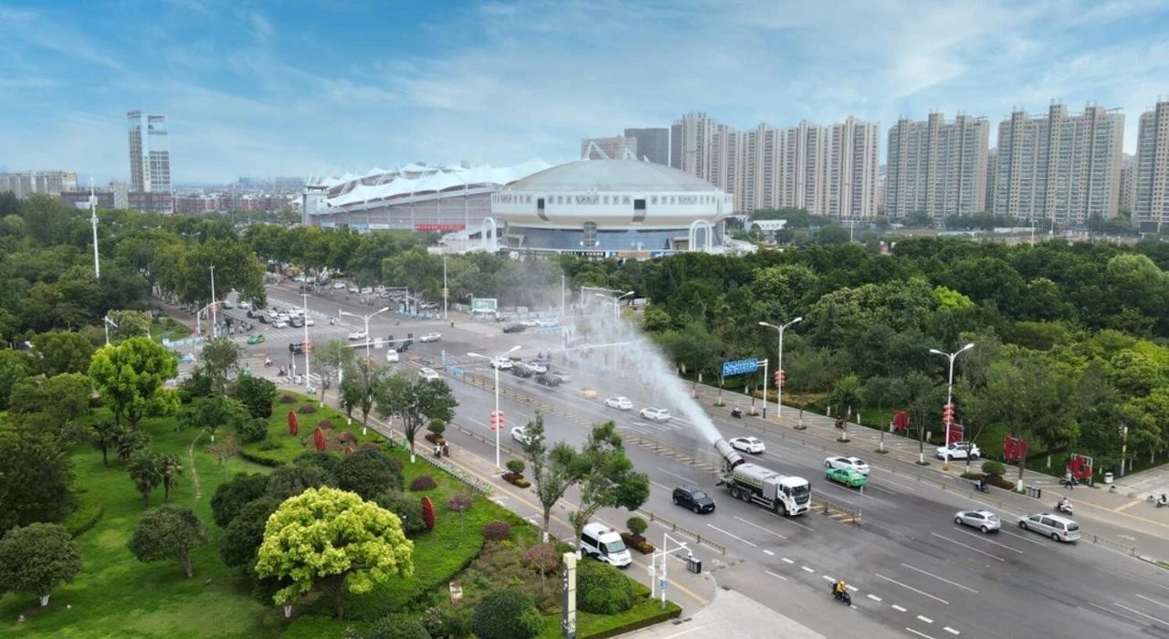 HTH.COM华体会环境荣登“城市服务十大影响力企业”和“环卫装备十大影响力企业”双榜